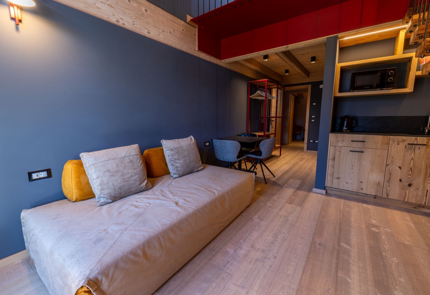 Loft Chalet Apart Suite, luce del mattino — Bazzario · Lago di Lavarone