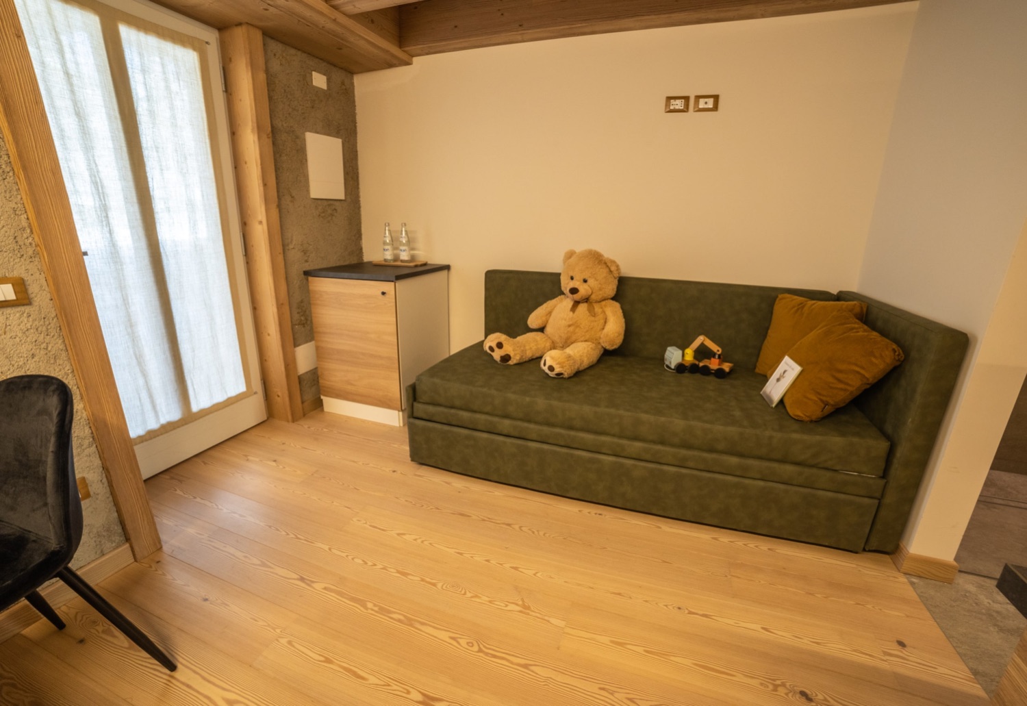 Apart Junior Suite «El Fenil», la zona notte — Bazzario · Lago di Lavarone