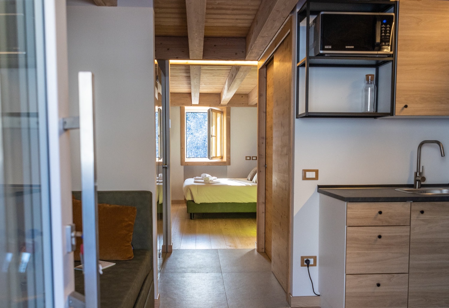 Apart Junior Suite «El Fenil», gli interni in legno — Bazzario · Lago di Lavarone