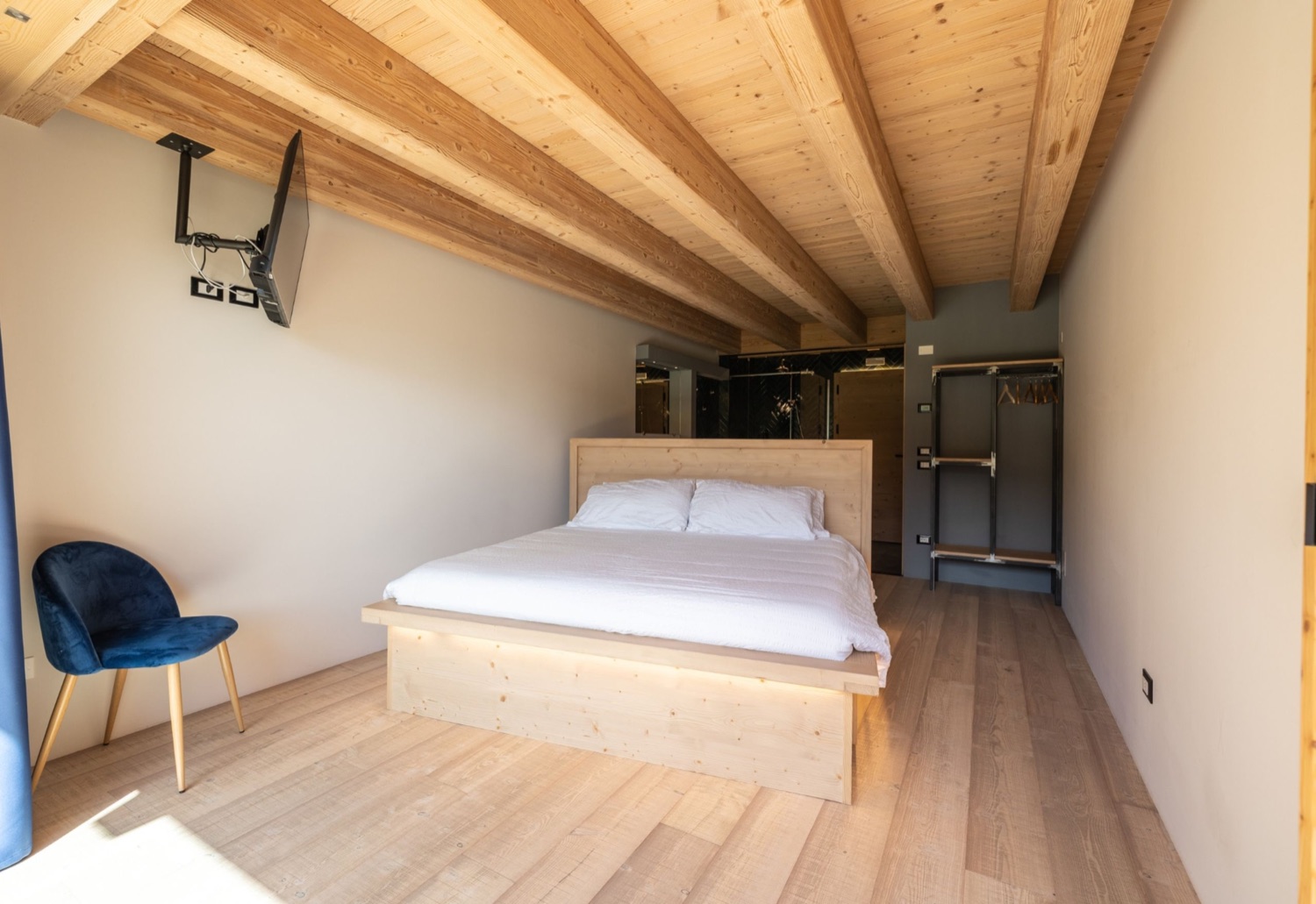 Romantic Grey Junior Suite