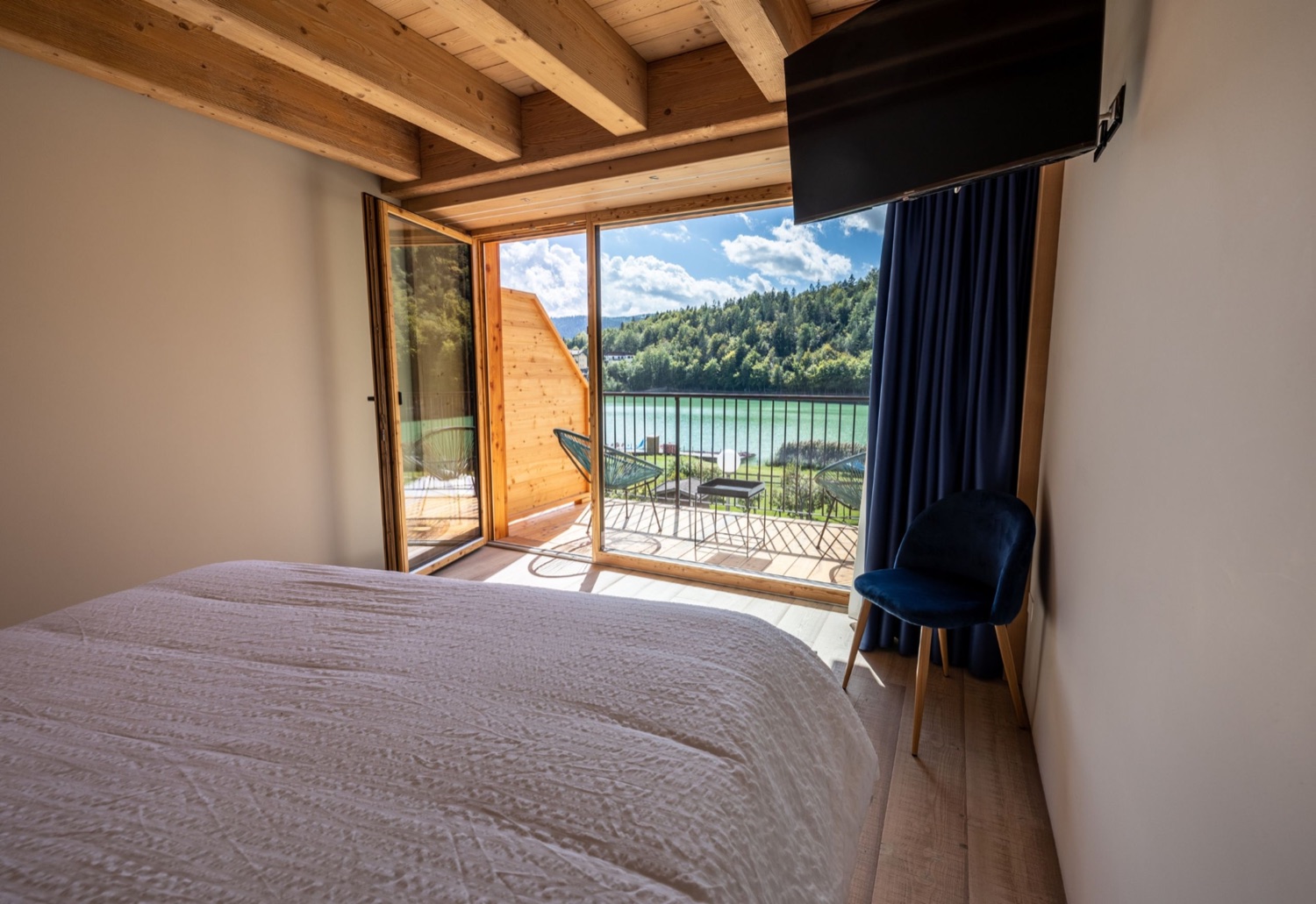 Romantic Grey Junior Suite, gli interni in legno — Bazzario · Lago di Lavarone