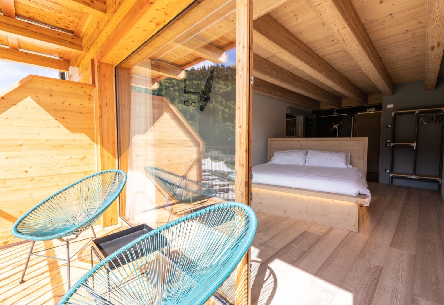 Romantic Grey Junior Suite, luce del mattino — Bazzario · Lago di Lavarone