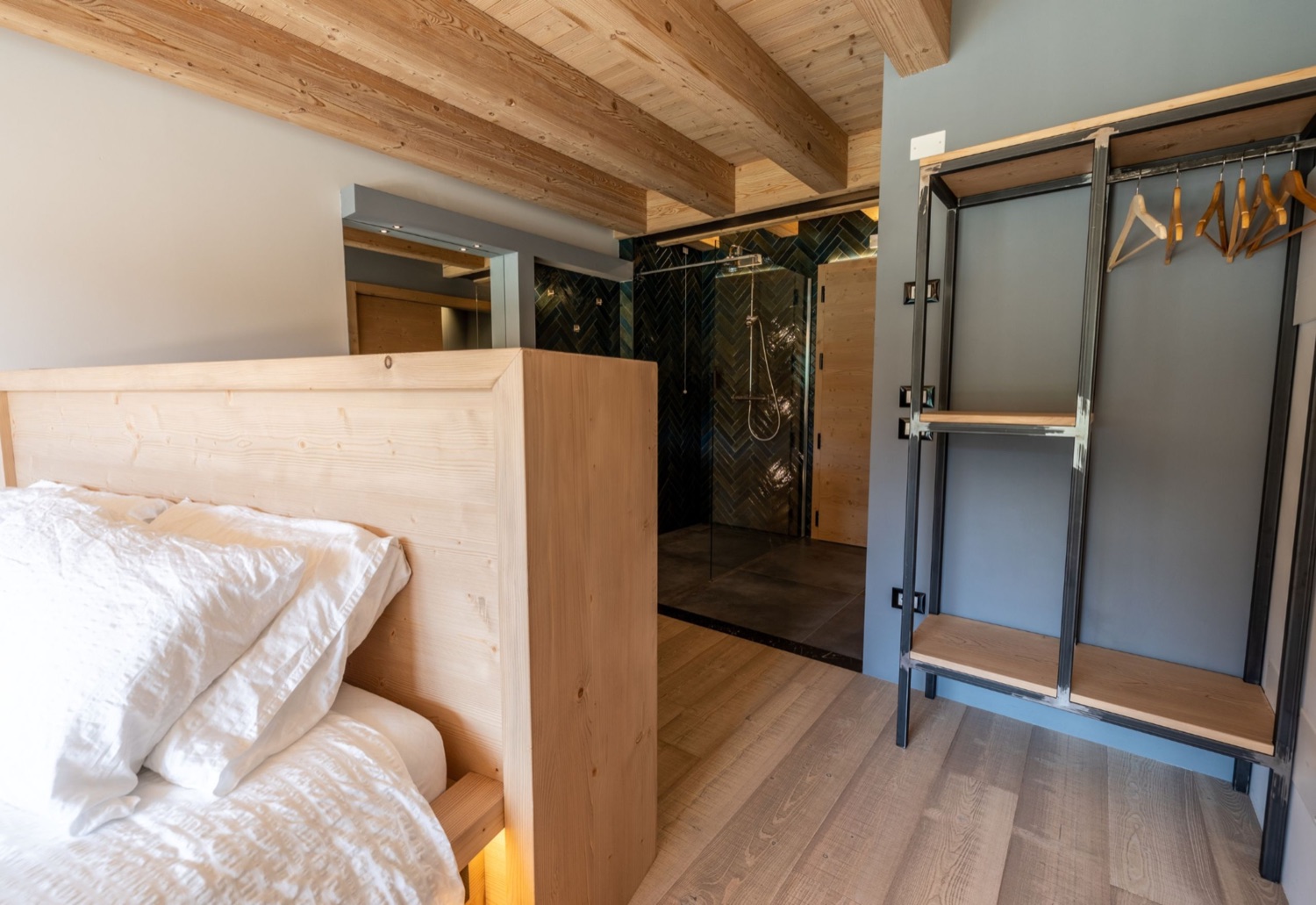 Romantic Grey Junior Suite, angolo relax — Bazzario · Lago di Lavarone