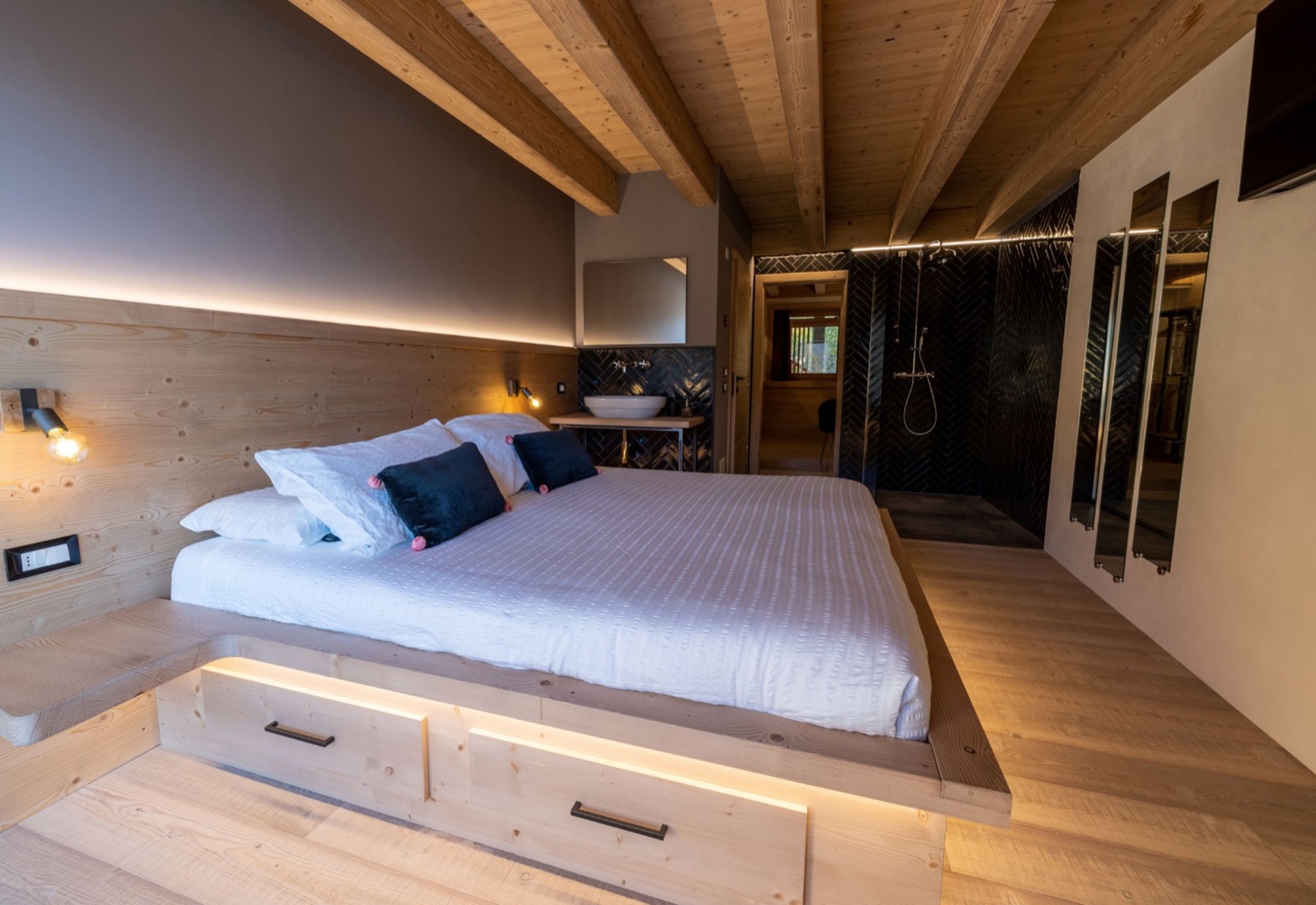 Apart Junior Suite «Pink», la zona notte — Bazzario · Lago di Lavarone