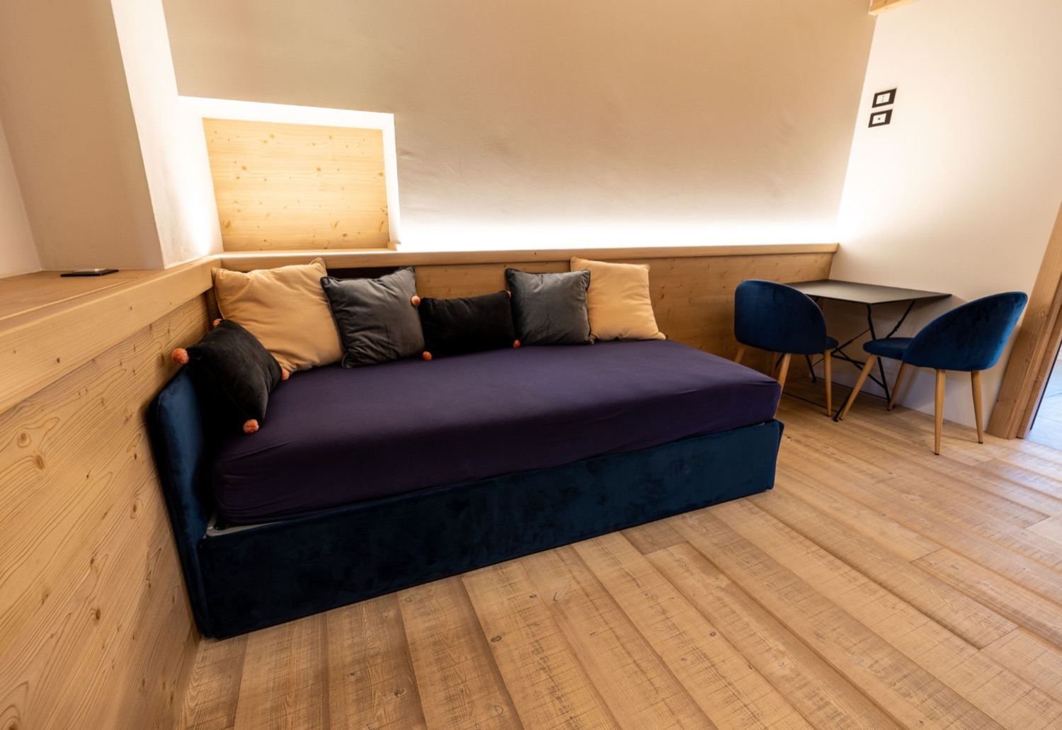 Apart Junior Suite «Pink», gli interni in legno — Bazzario · Lago di Lavarone