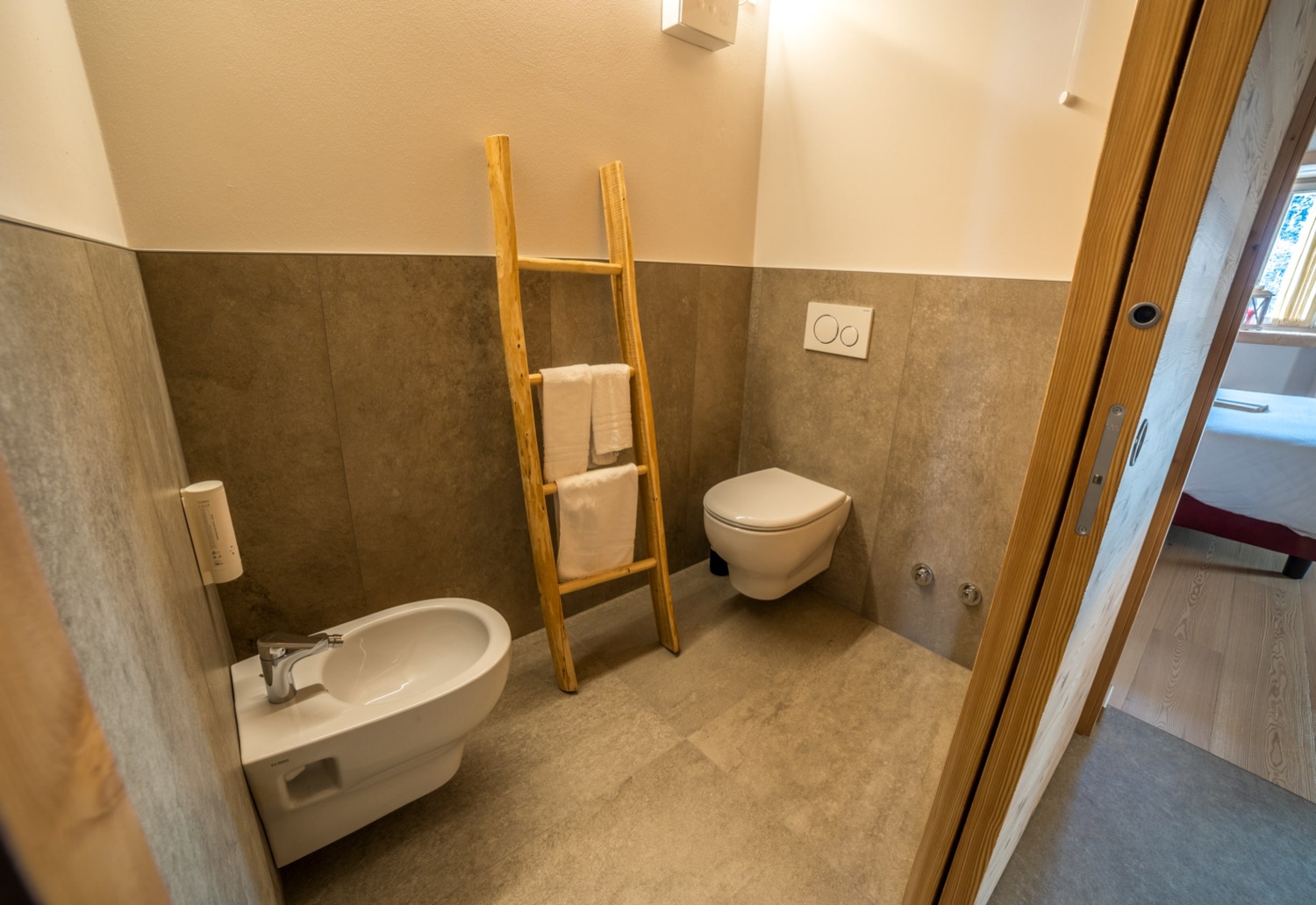 Apart Junior Suite «El Volt», luce del mattino — Bazzario · Lago di Lavarone