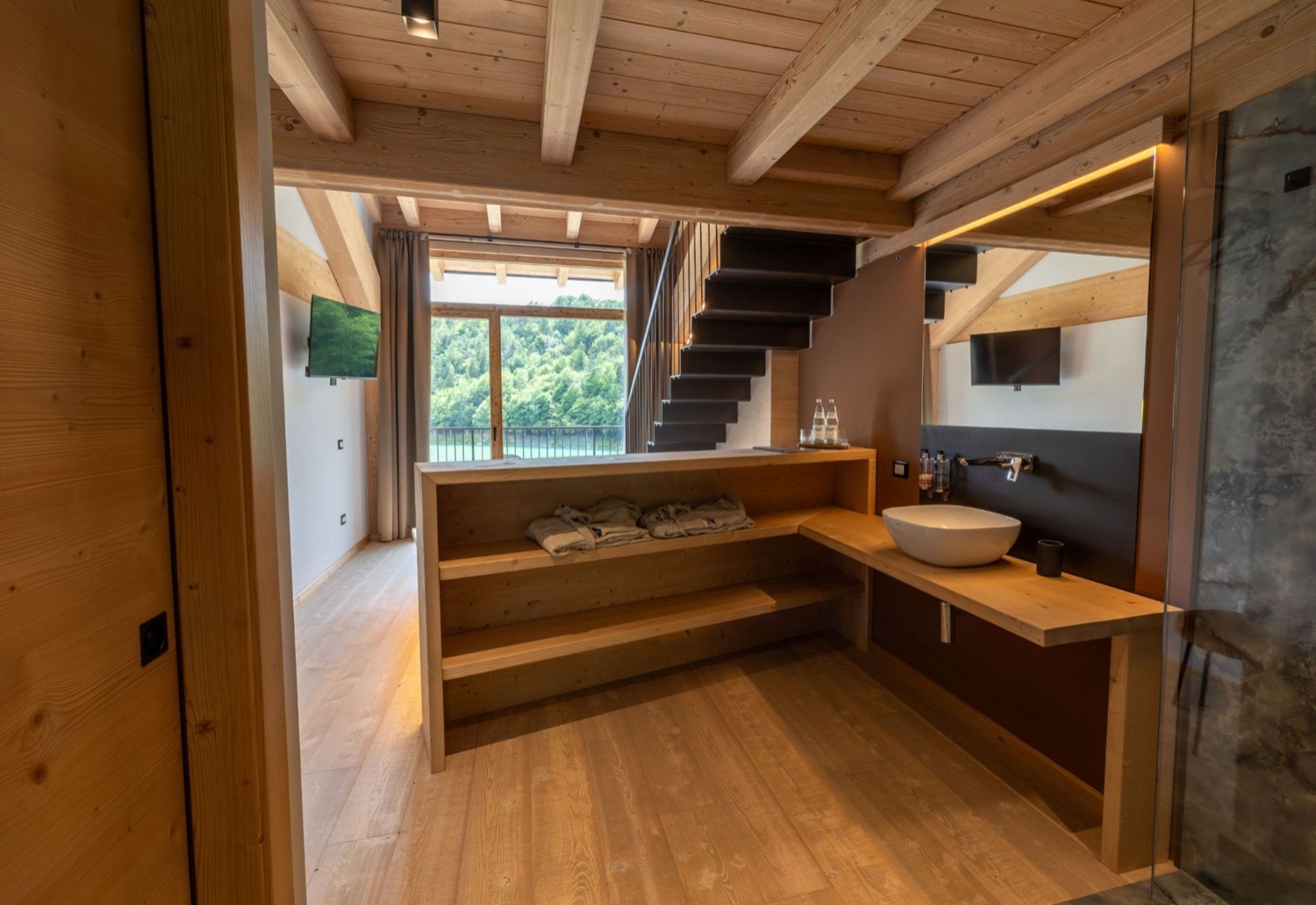 Wellness Loft Suite, vista lago dalla camera — Bazzario · Lago di Lavarone