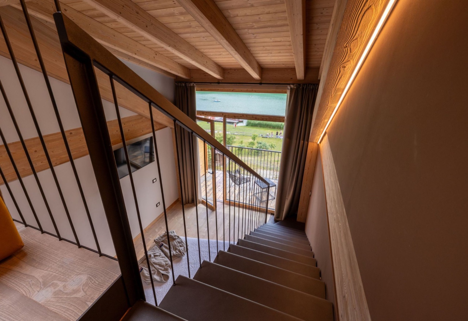 Wellness Loft Suite, luce del mattino — Bazzario · Lago di Lavarone