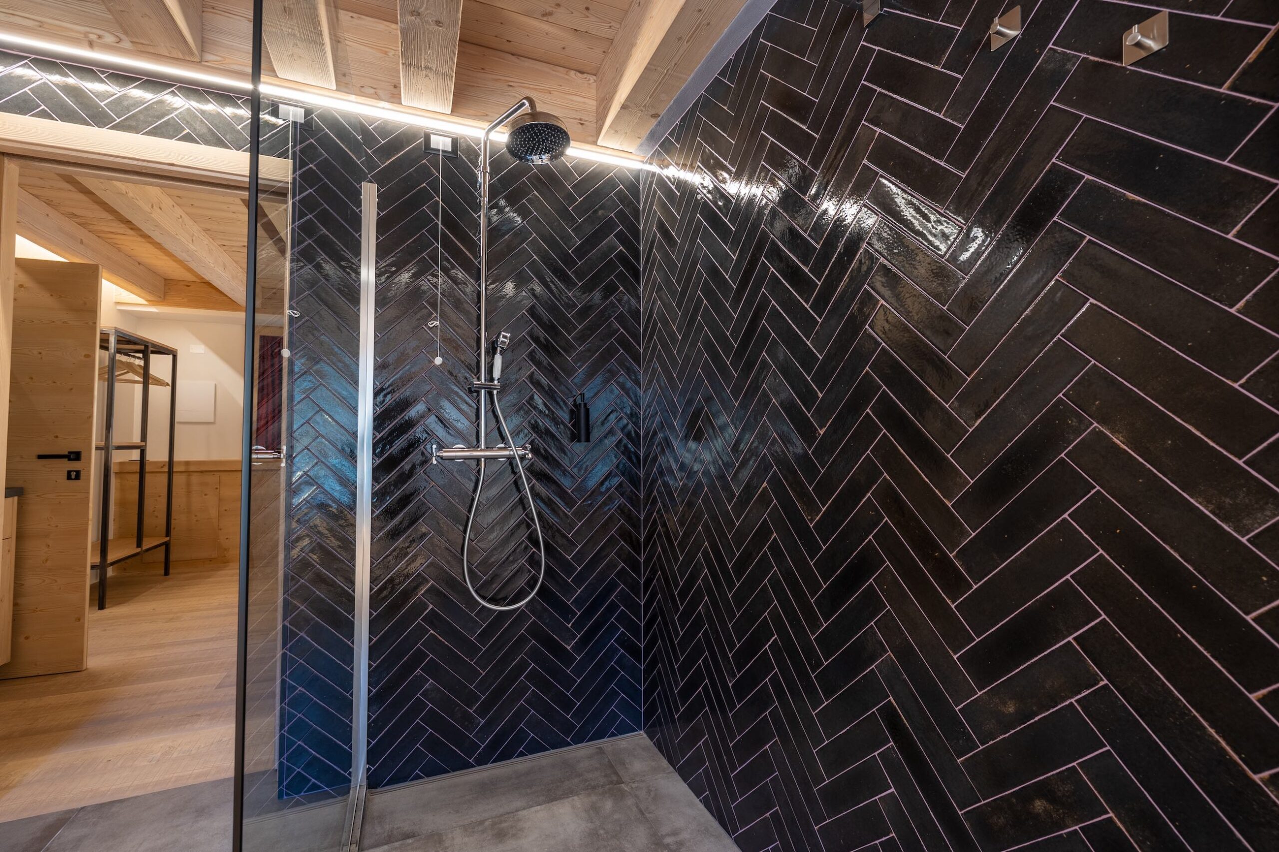 Bazzario_PinkSuite_shower
