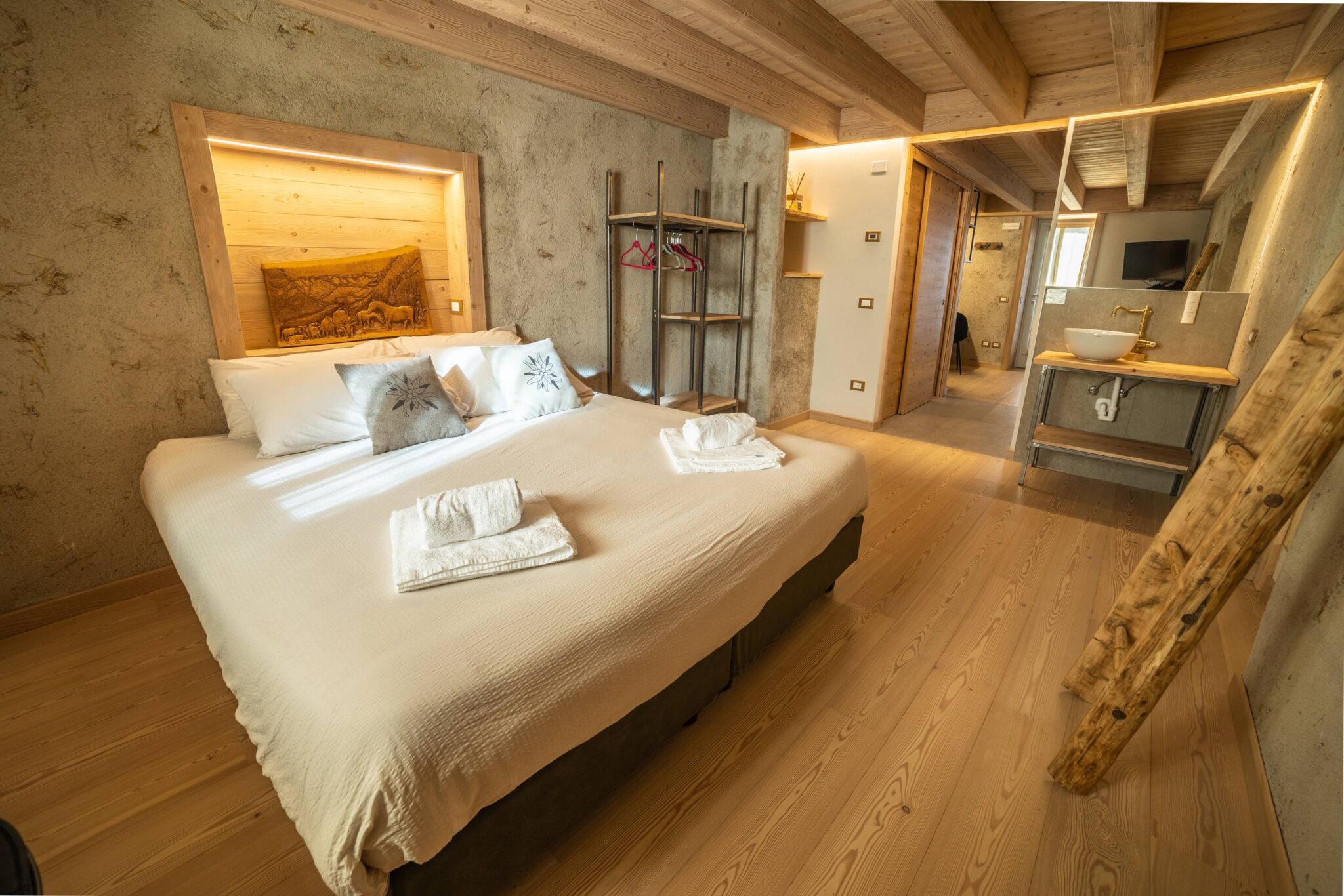 Localsuite_interior
